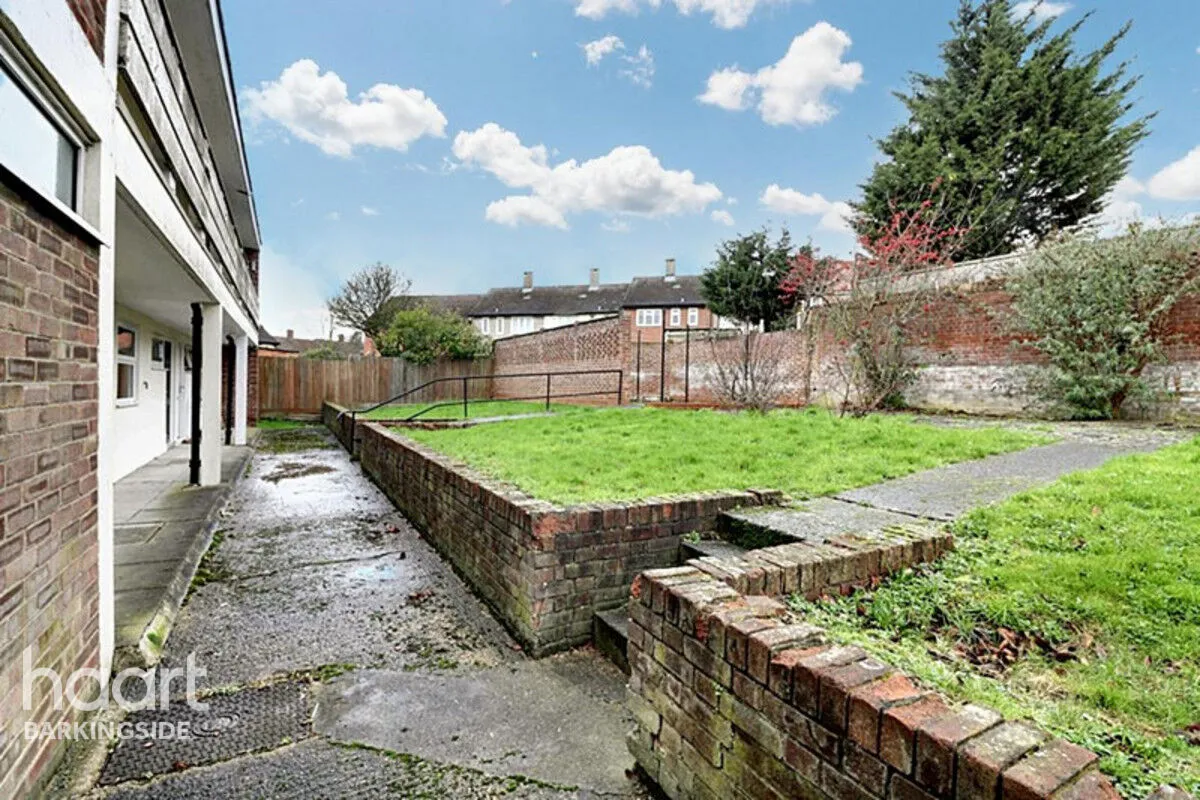 Lowe Close, Chigwell, IG7, photo 2