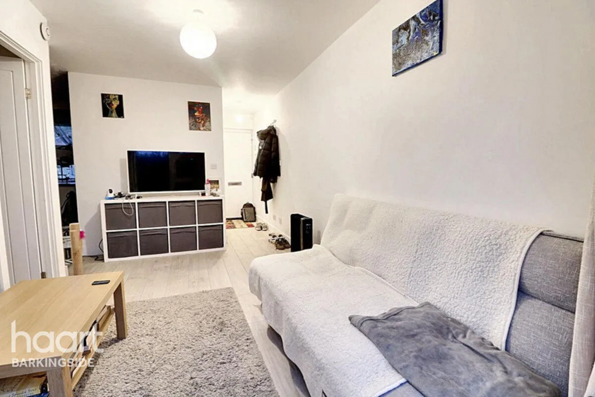 Lowe Close, Chigwell, IG7, photo 3