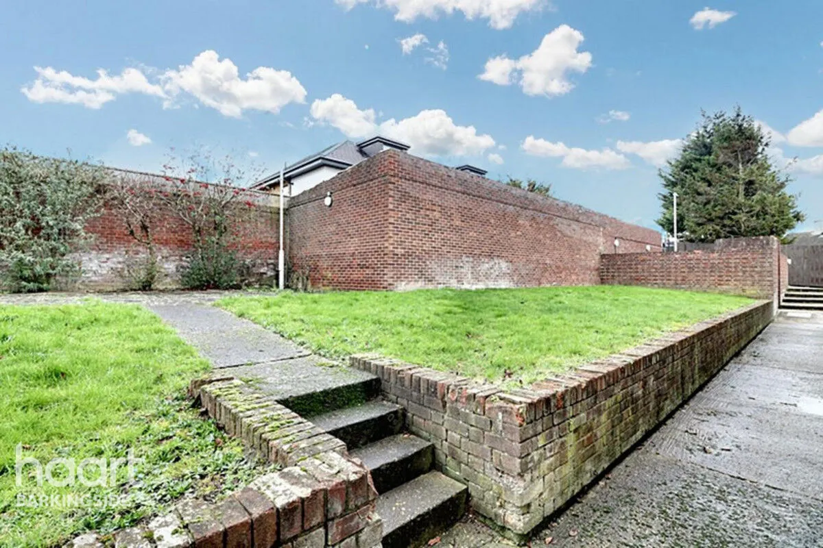 Lowe Close, Chigwell, IG7, photo 9