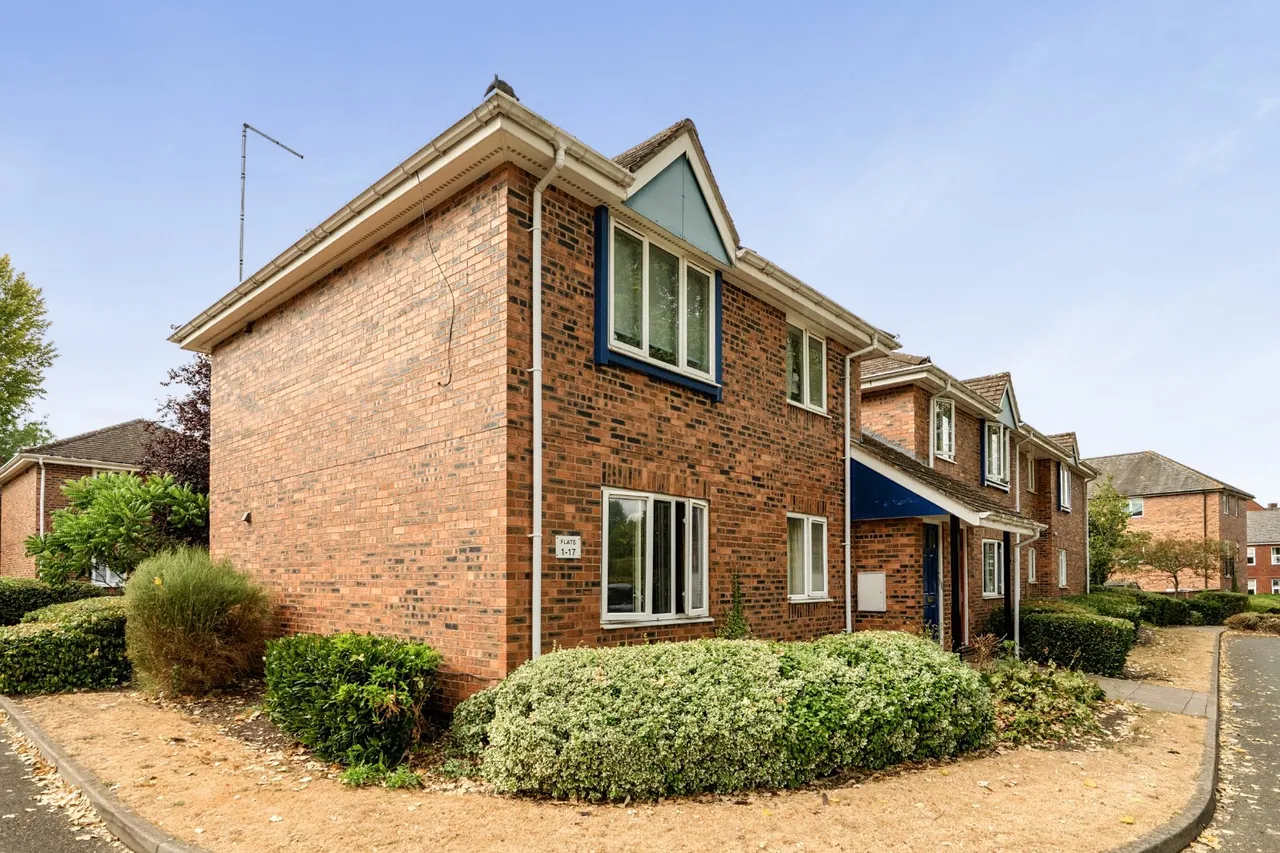 2 bed flat for sale, Corinthian Court, Alcester, B49