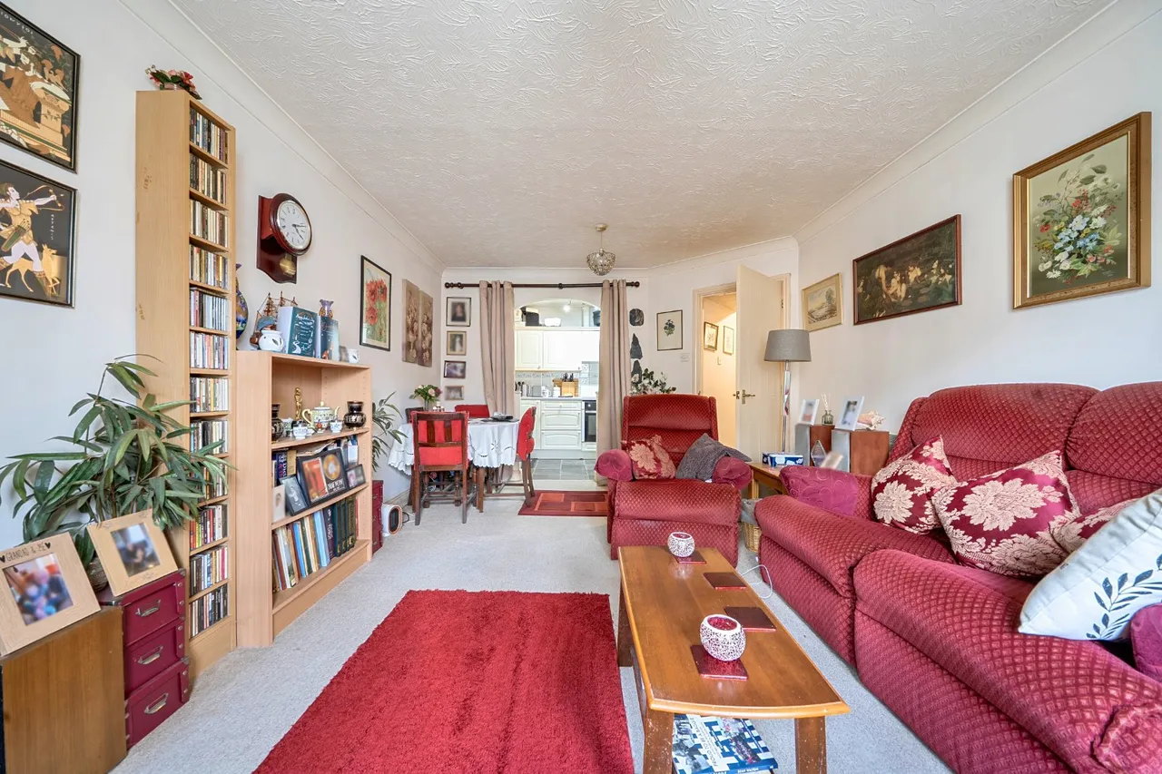 Corinthian Court, Alcester, B49, photo 3