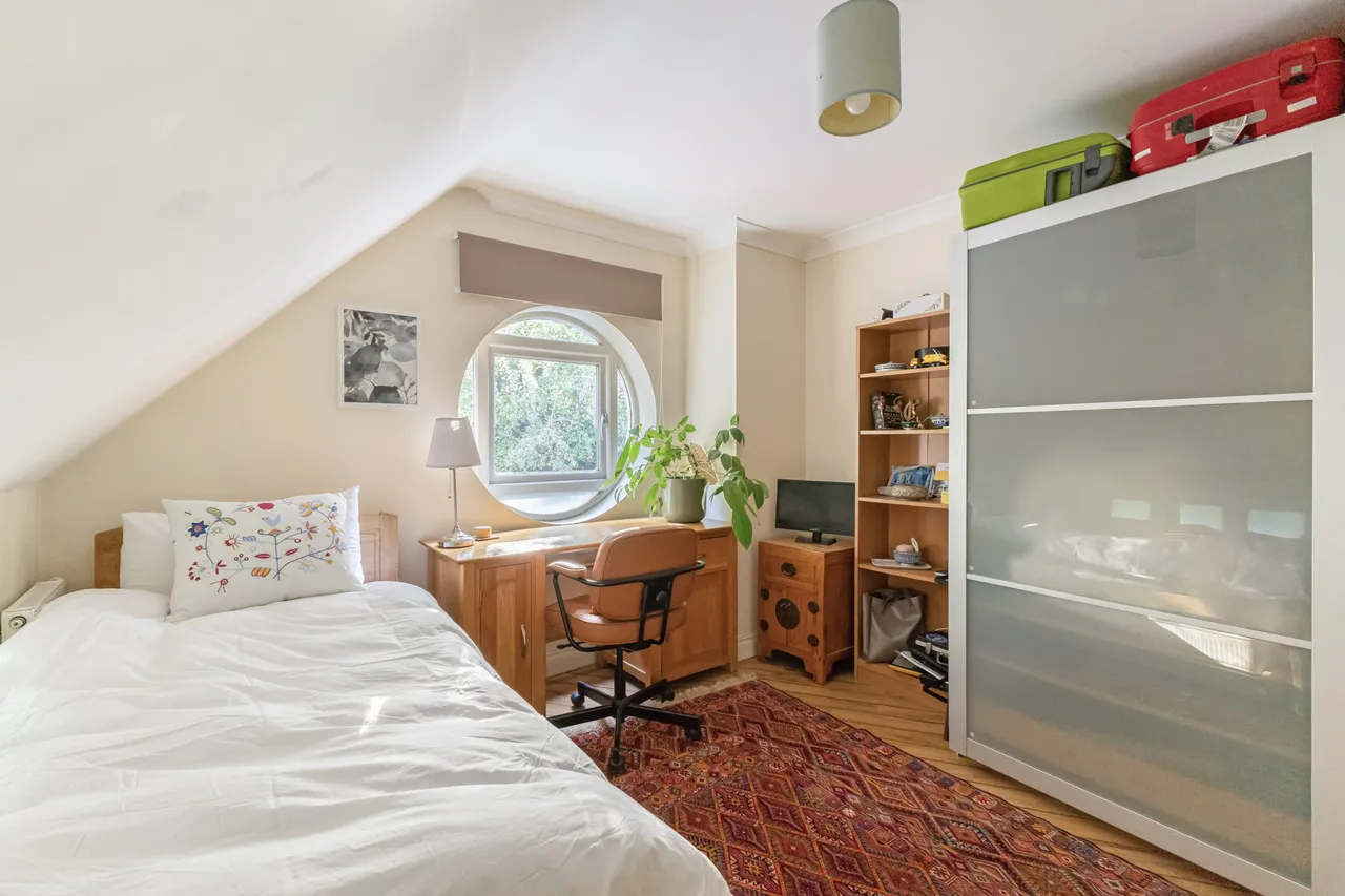 Firs Road, Salisbury, SP5, photo 9
