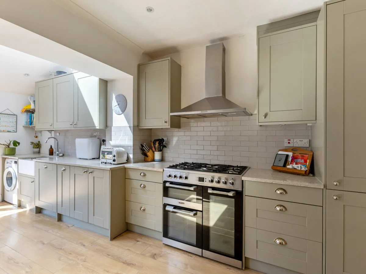 3 bed house for sale, Sabine Road, London, SW11