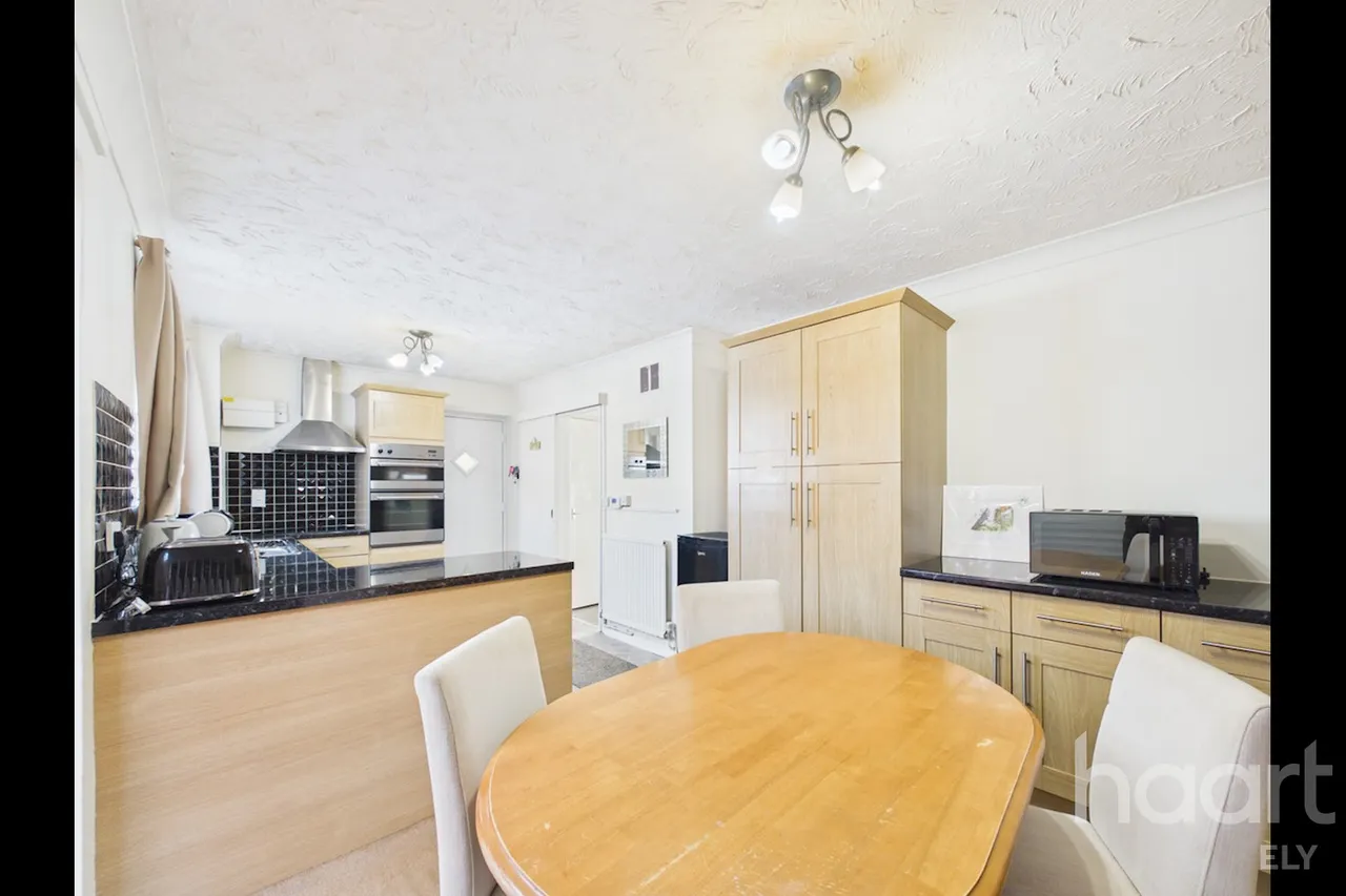 Mostyn Close, Sutton, CB6, photo 2