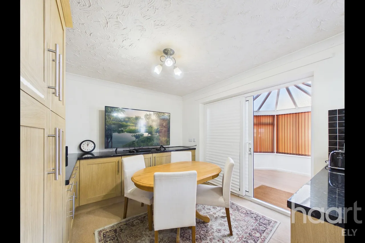 Mostyn Close, Sutton, CB6, photo 5