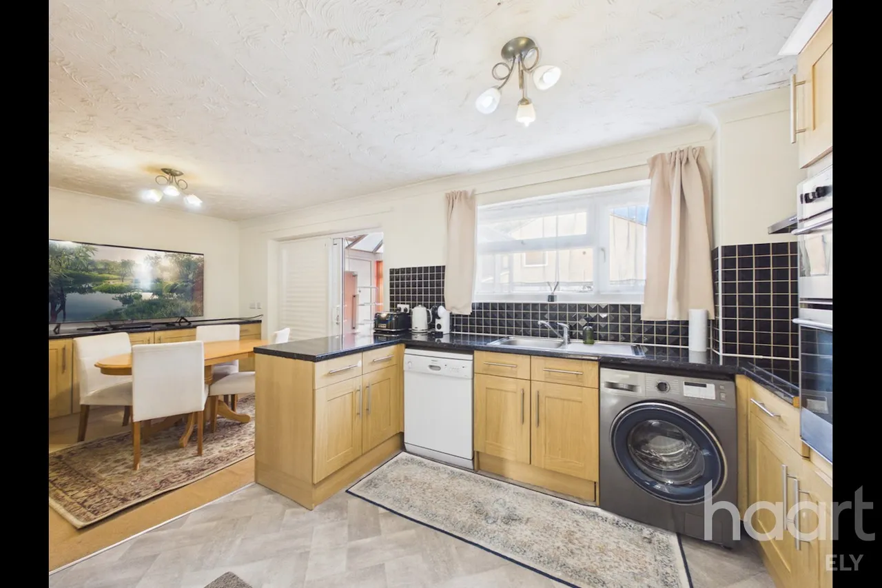 Mostyn Close, Sutton, CB6, photo 4