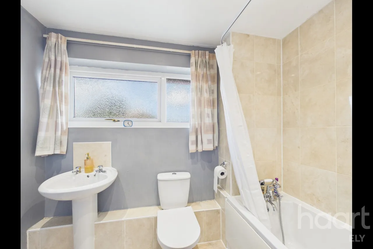Mostyn Close, Sutton, CB6, photo 11