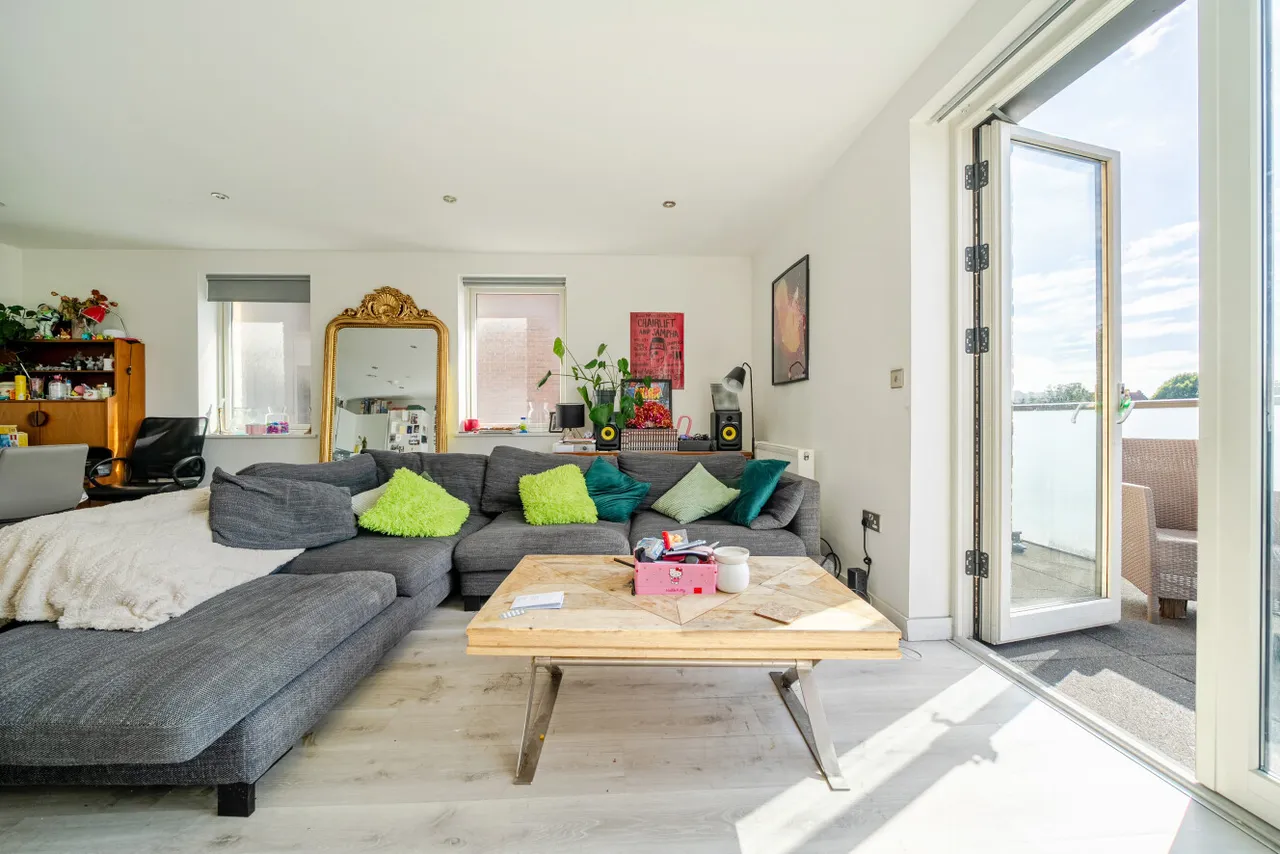 2 bed flat for sale, Queens Road, London, SE15