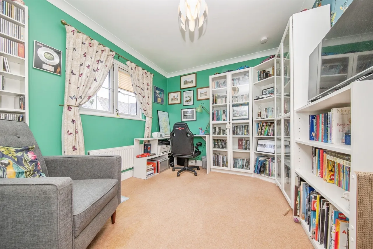 Meadow Crescent, Purdis Farm, IP3, photo 12