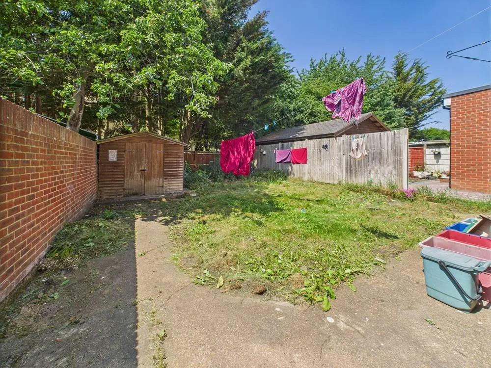 Feltham, Middlesex, photo 9