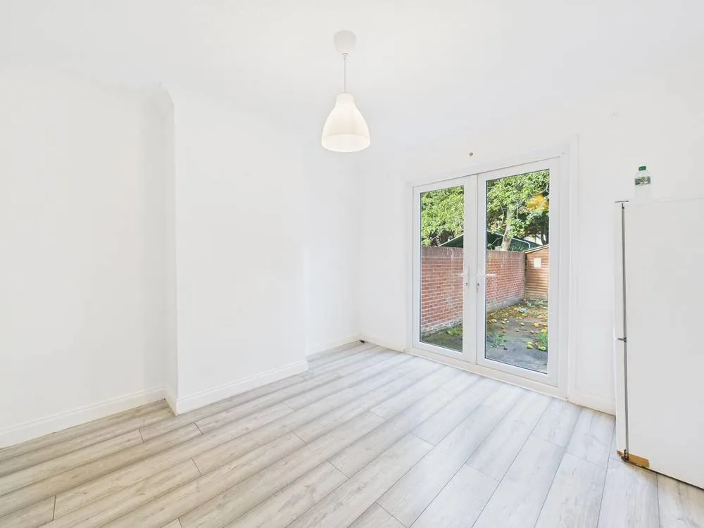 Feltham, Middlesex, photo 4