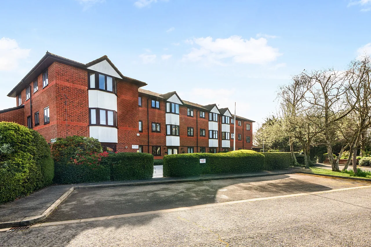 Neal Close, HA6, photo 15