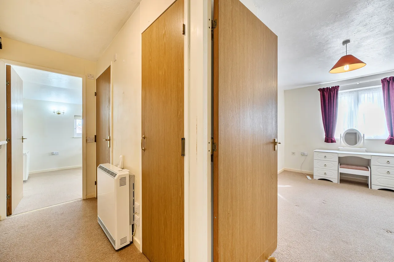 Neal Close, HA6, photo 14