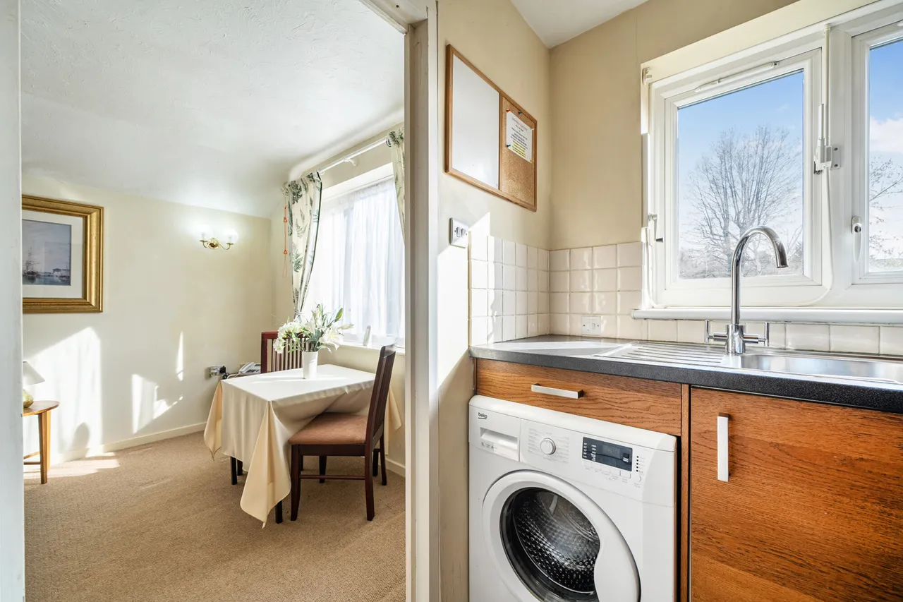 Neal Close, HA6, photo 12