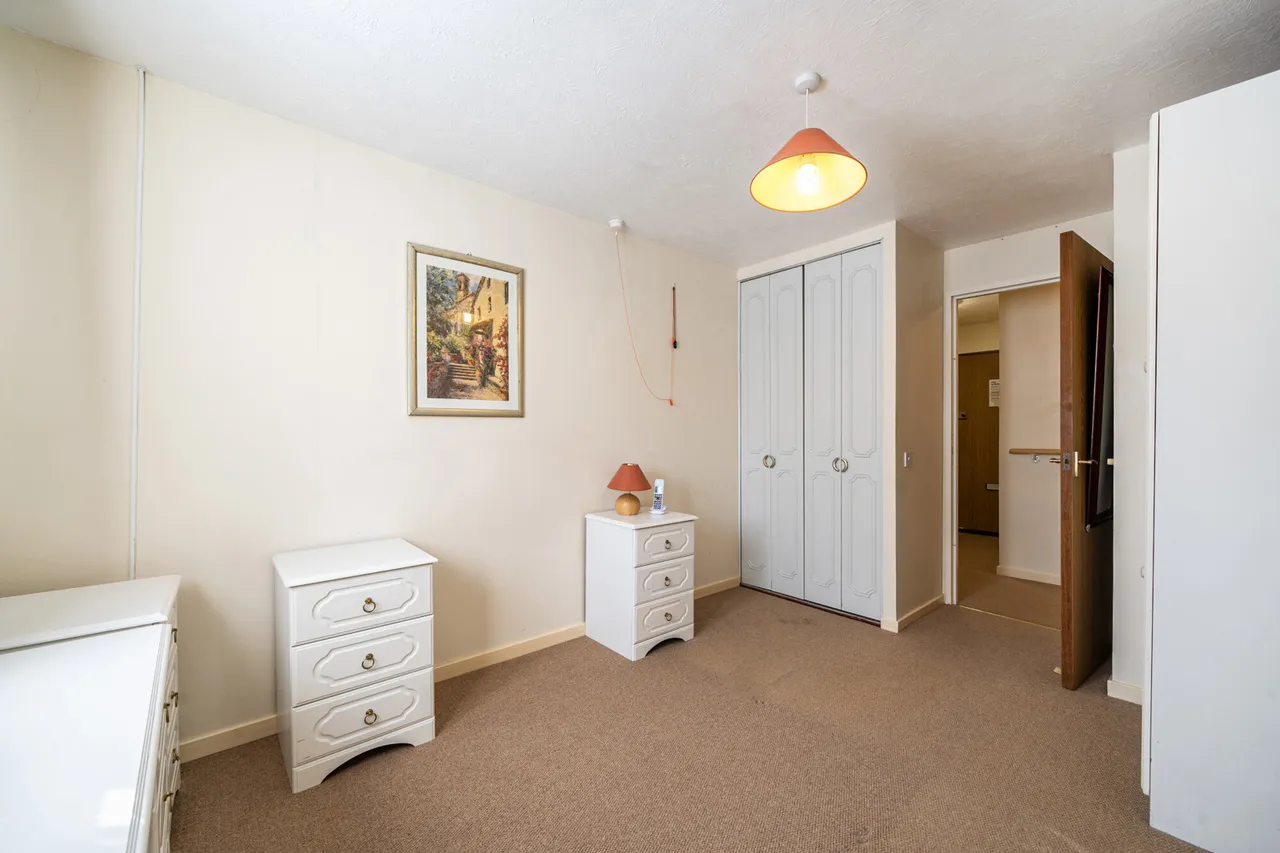 Neal Close, HA6, photo 7