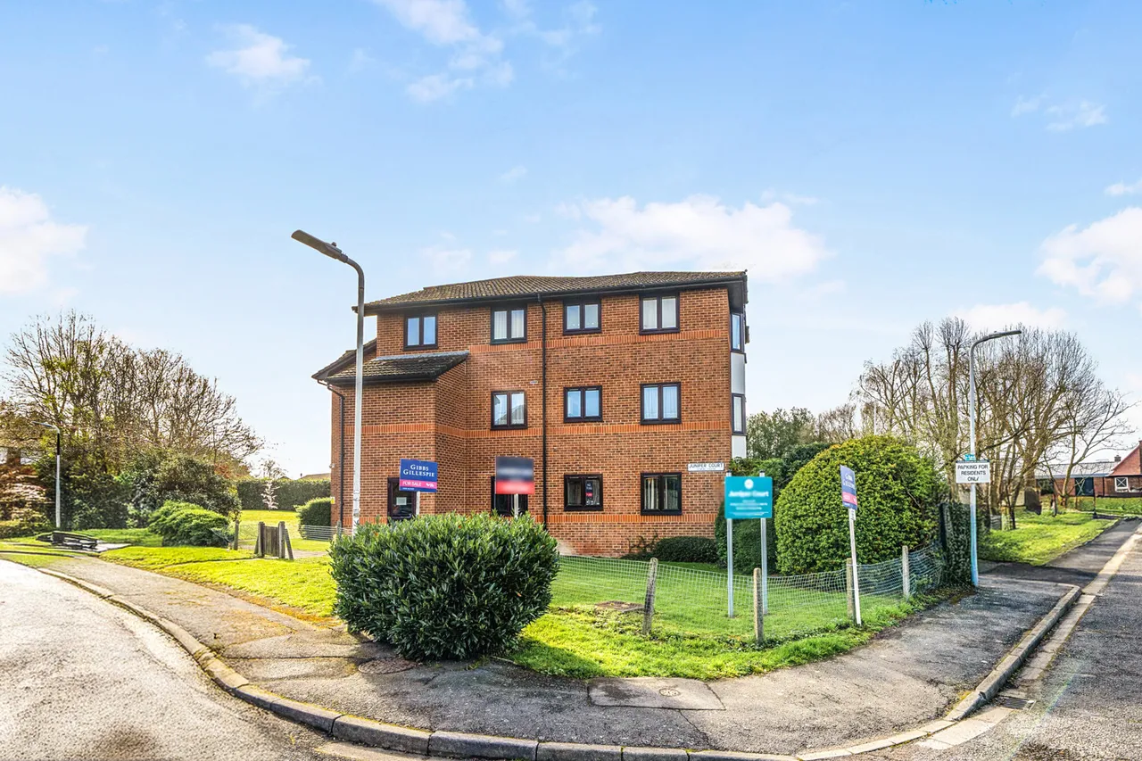 Neal Close, HA6, photo 16