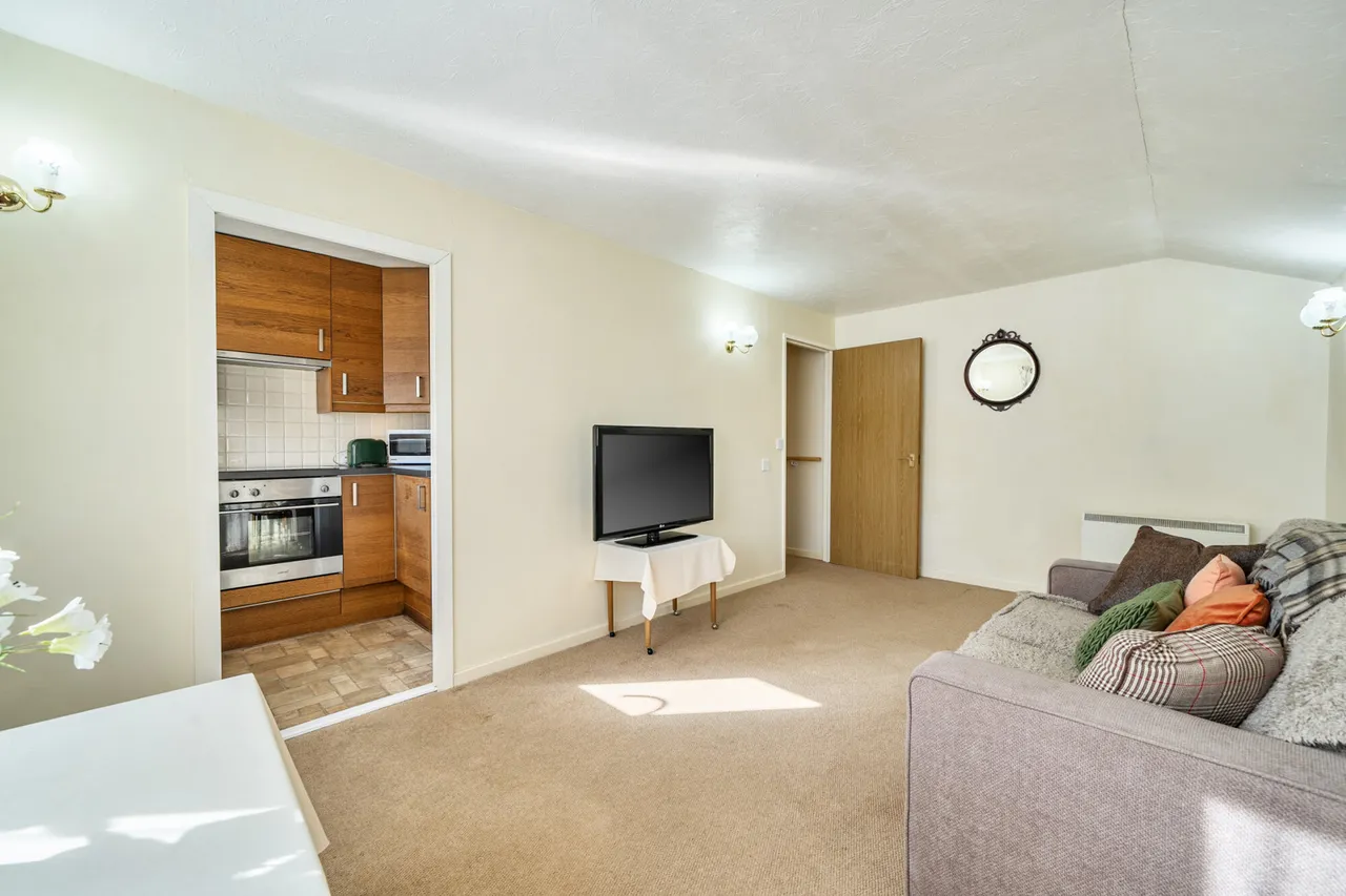 Neal Close, HA6, photo 5