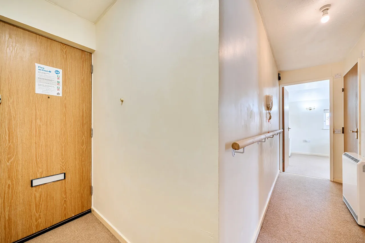 Neal Close, HA6, photo 9