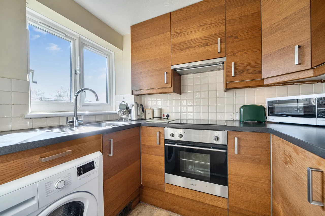 Neal Close, HA6, photo 11