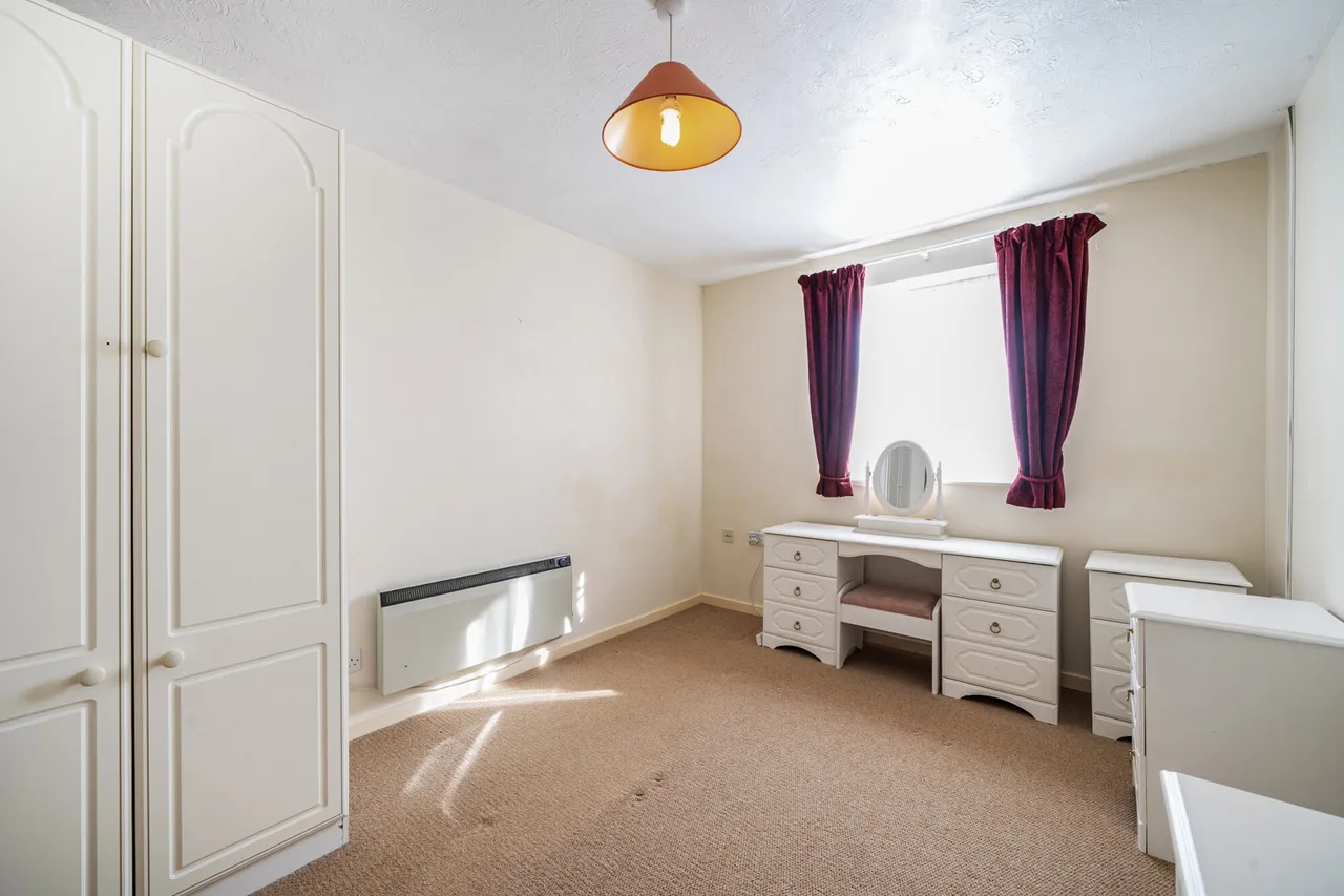 Neal Close, HA6, photo 13
