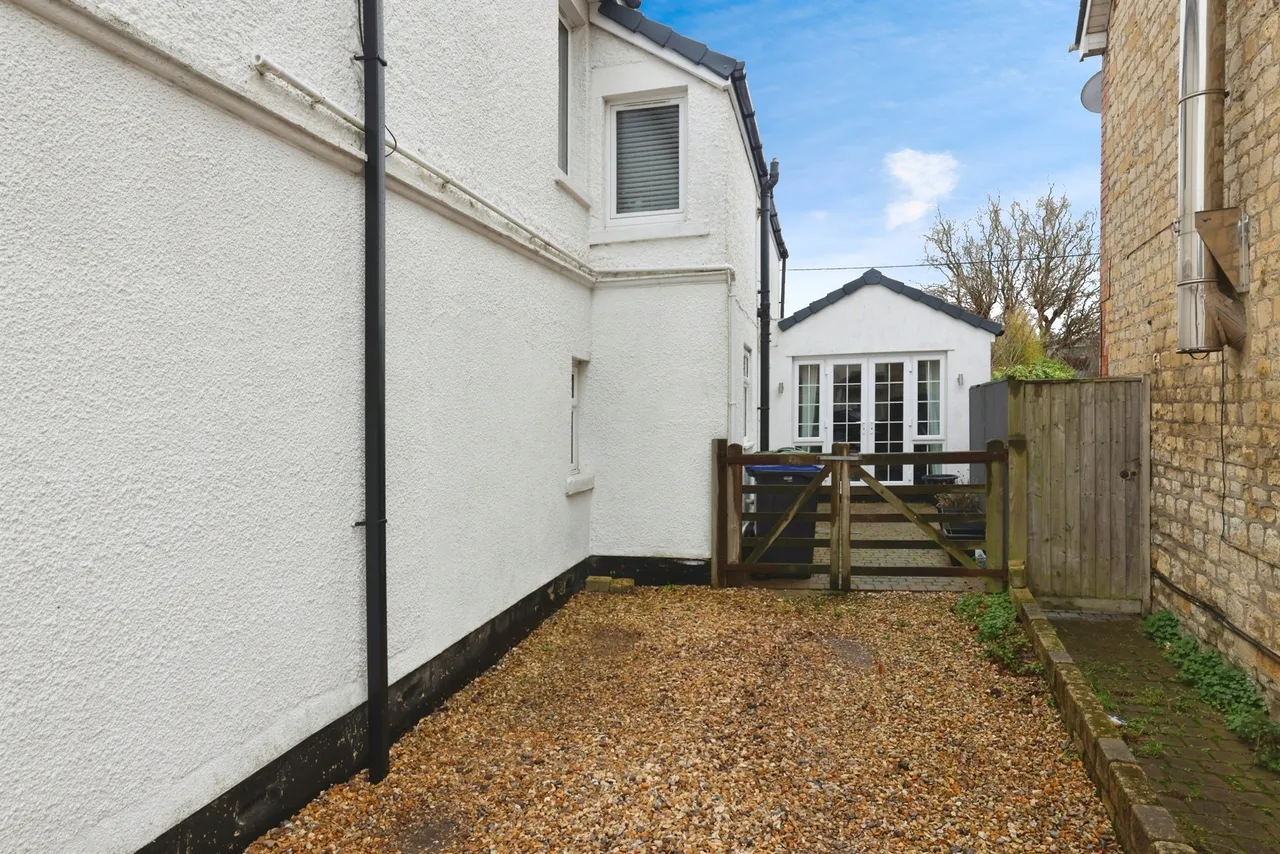 Oxford Road, Calne, SN11, photo 19