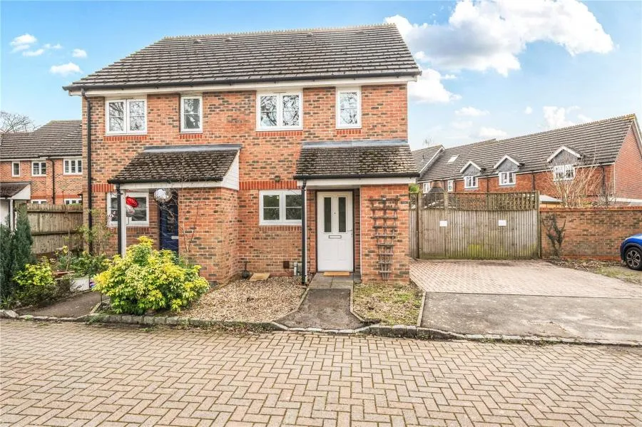 2 bed house for sale, Dowles Green, Wokingham, RG40