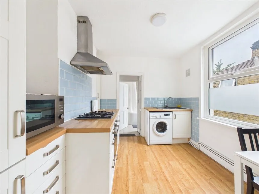 Strone Road, London, E12, photo 5