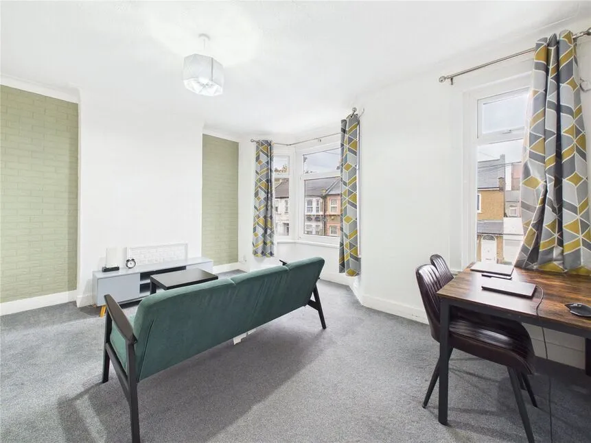 Strone Road, London, E12, photo 2