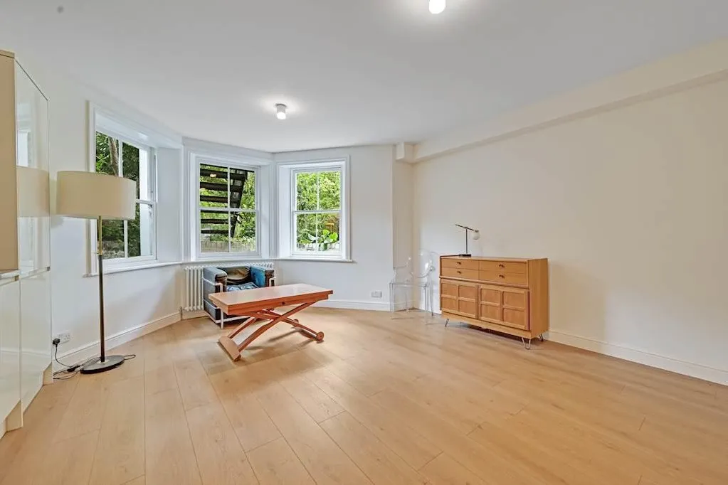 Mowbray Road, London, photo 2