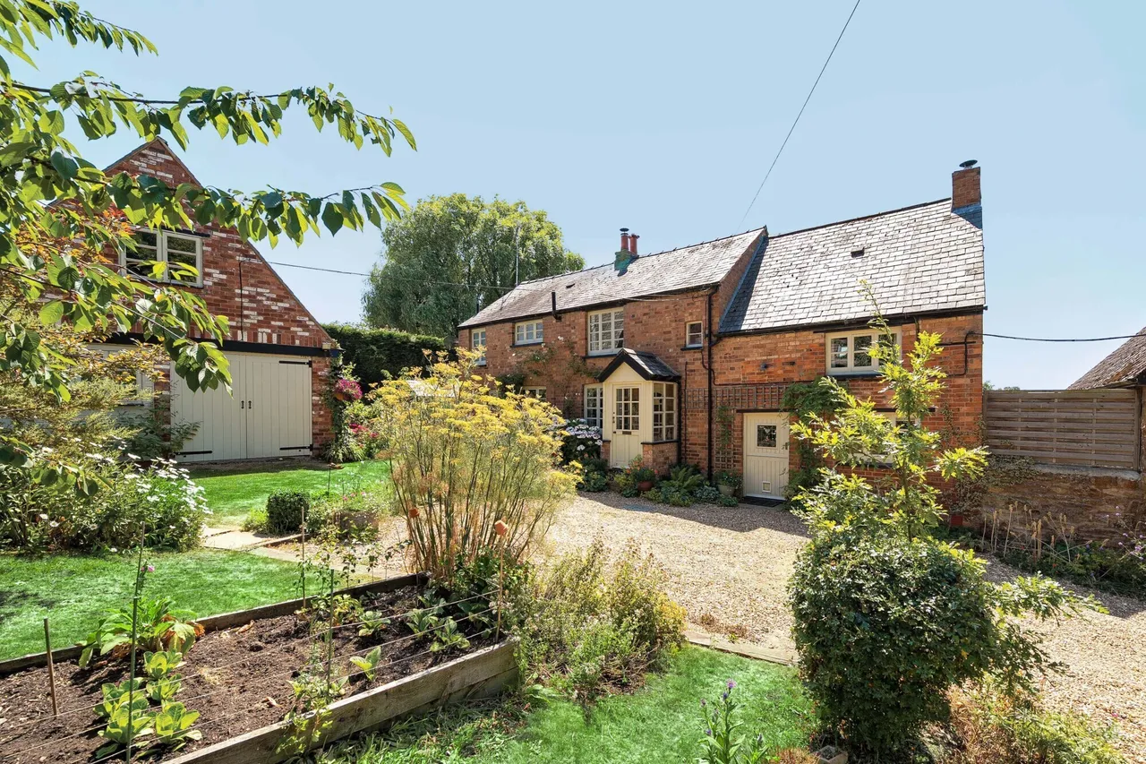 4 bed house for sale — Hill Road, Lower Boddington, NN11