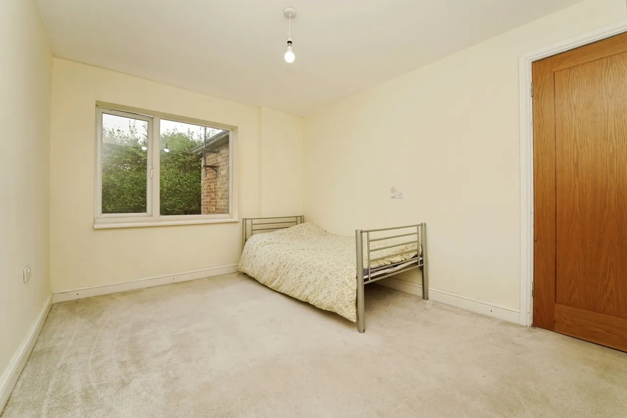 Pecked Lane, Cheltenham, GL52, photo 11