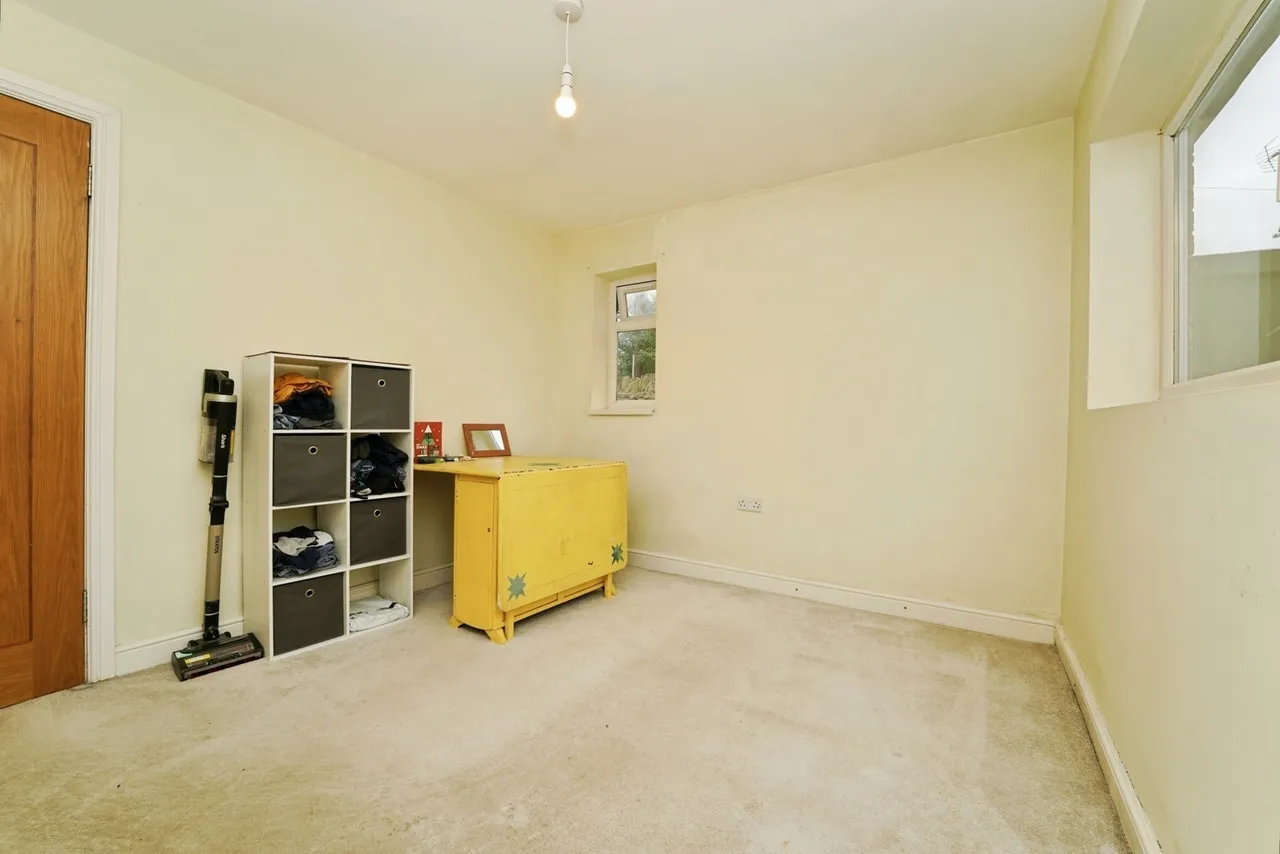 Pecked Lane, Cheltenham, GL52, photo 6