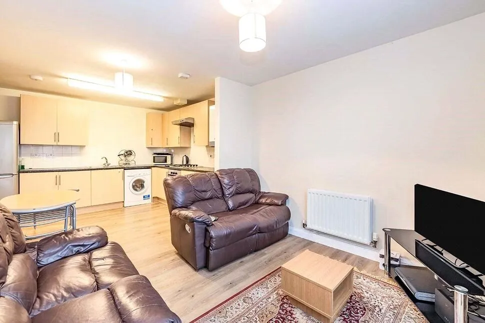 Queen Marys Avenue, Watford, Hertfordshire, WD18, photo 2