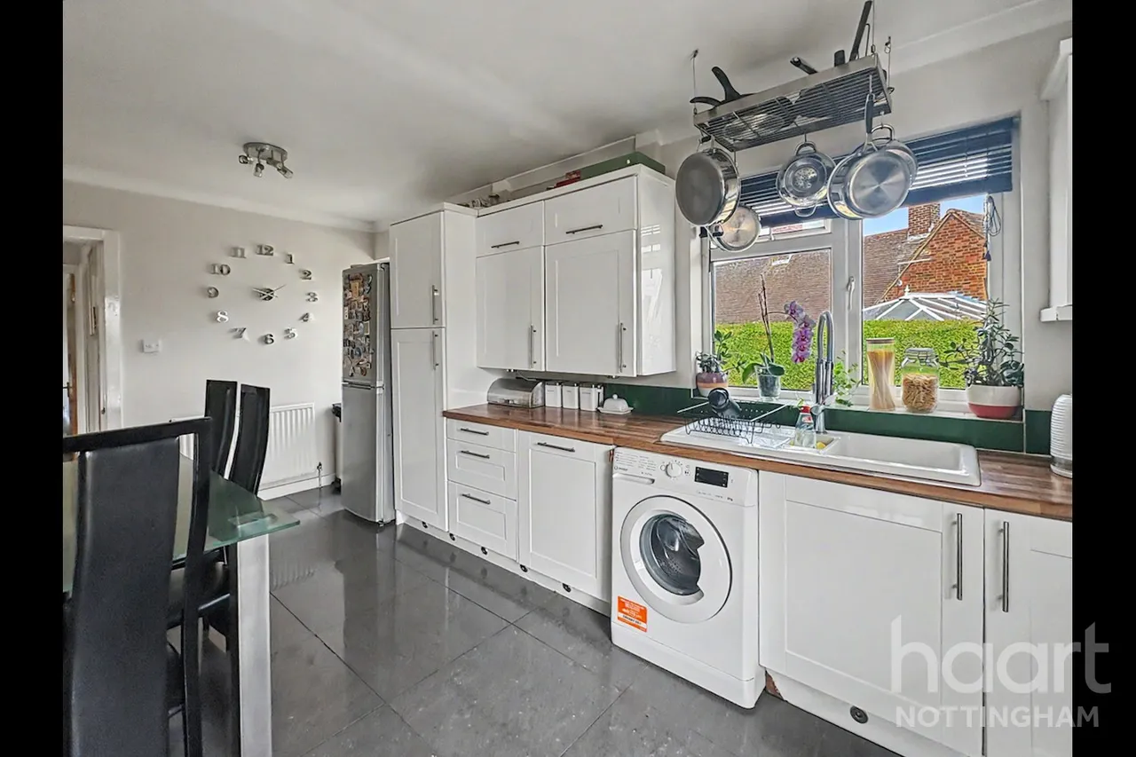 Sutton Passeys Crescent, Wollaton Park, NG8, photo 3