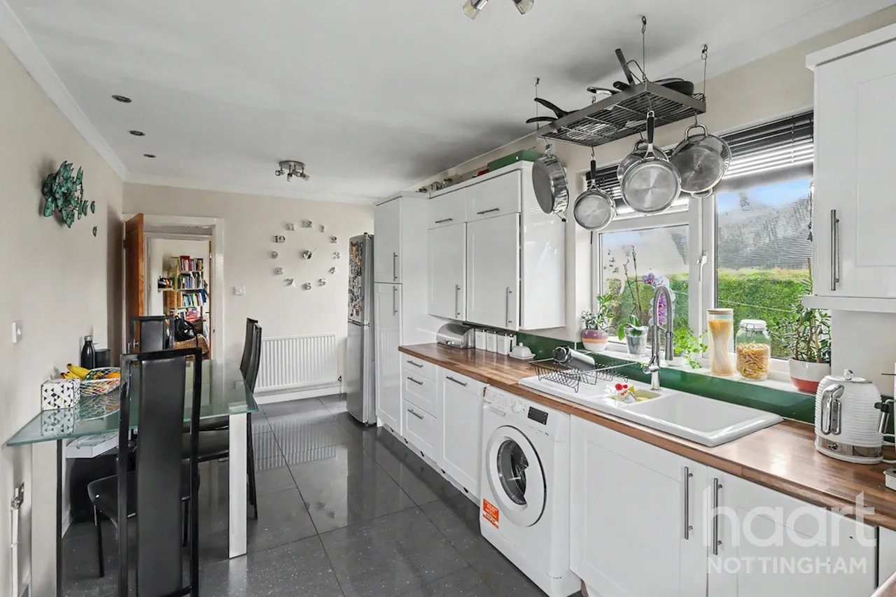 Sutton Passeys Crescent, Wollaton Park, NG8, photo 2