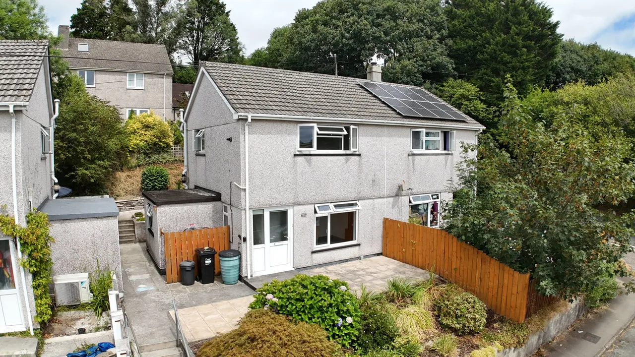 2 bed house for sale, St. Andrews Close, Calstock, PL18