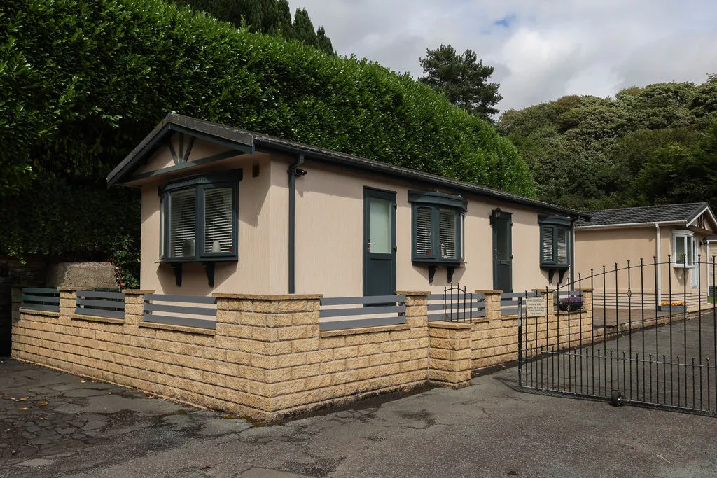 2 bed house for sale — Gelder Clough, Heywood OL10 4BD