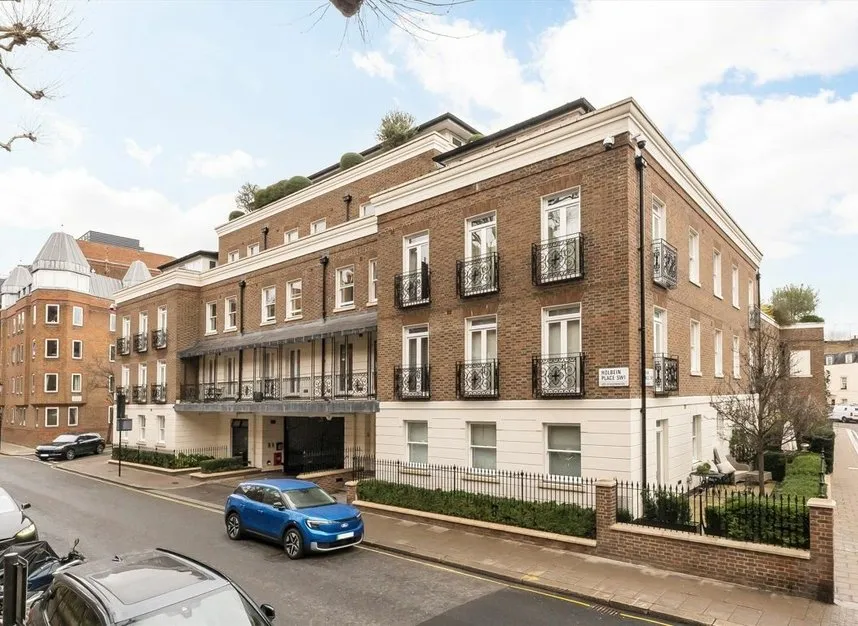 3 bed flat to rent — Holbein Place, London, SW1W