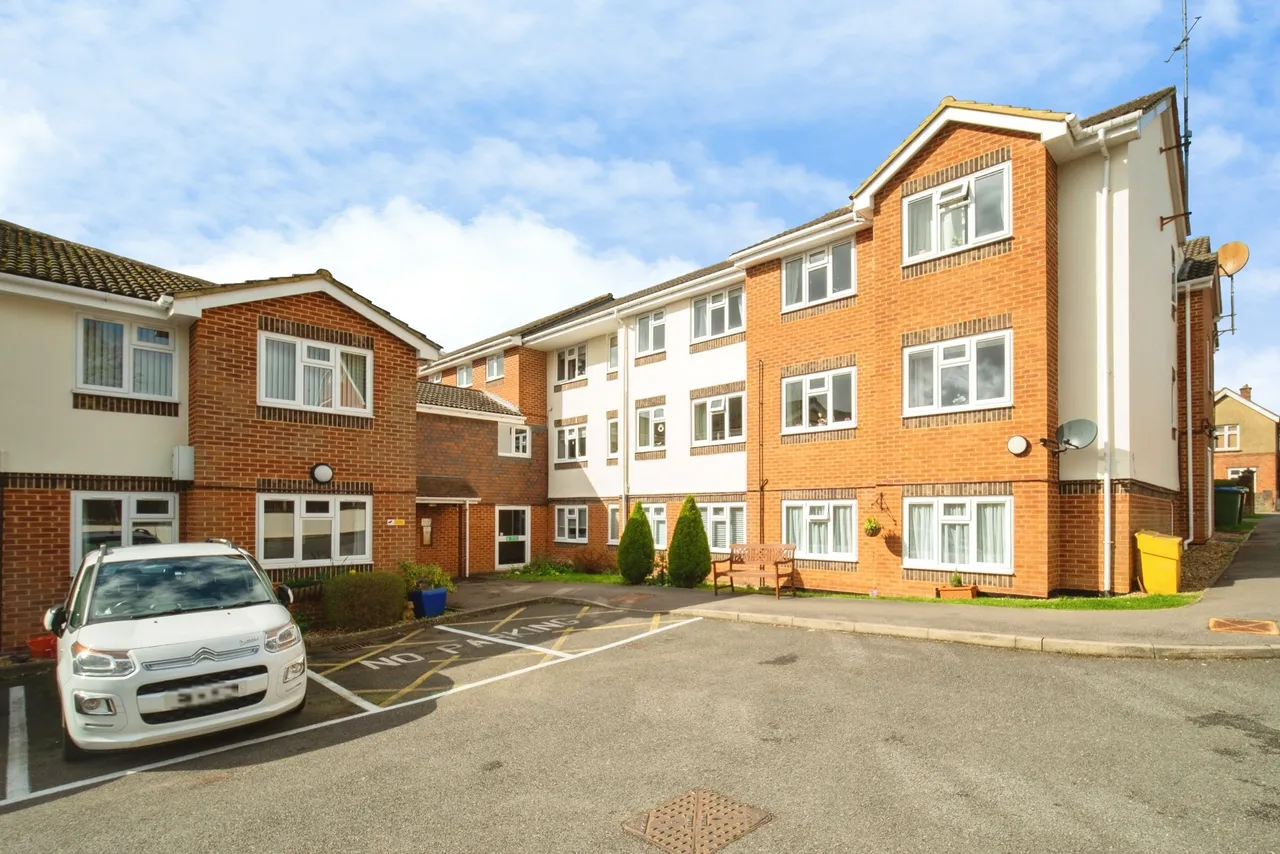 2 bed flat for sale, Clarence Road, Fleet, GU51
