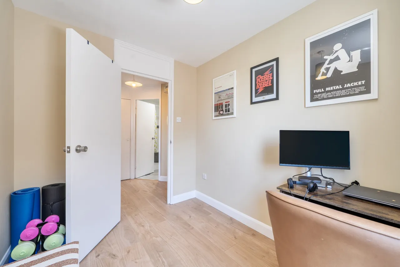 Haslam Close, Ickenham, UB10, photo 12