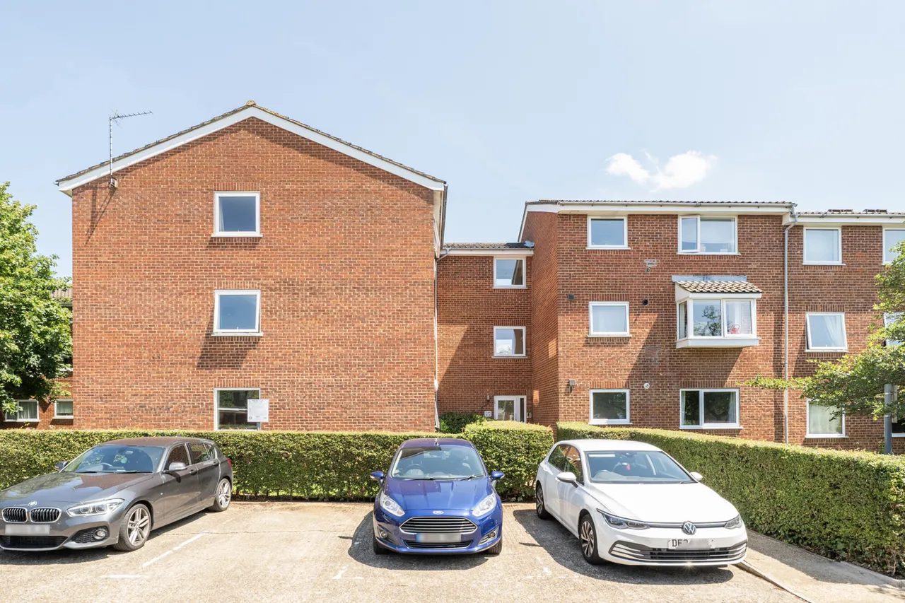 Haslam Close, Ickenham, UB10, photo 16