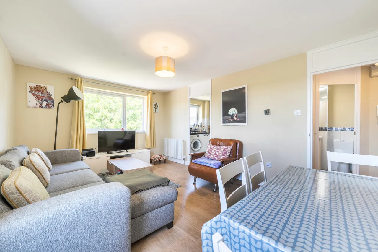 Haslam Close, Ickenham, UB10, photo 13