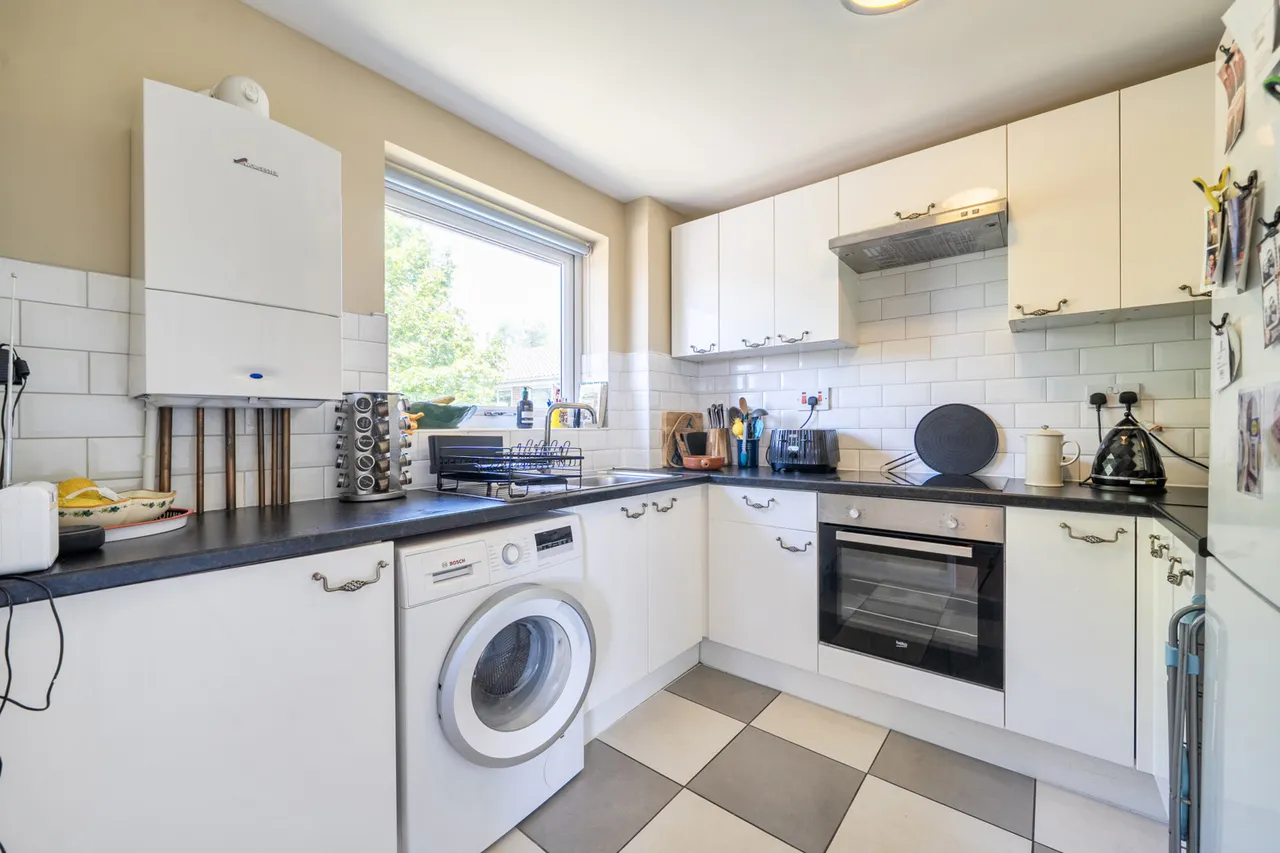 Haslam Close, Ickenham, UB10, photo 5