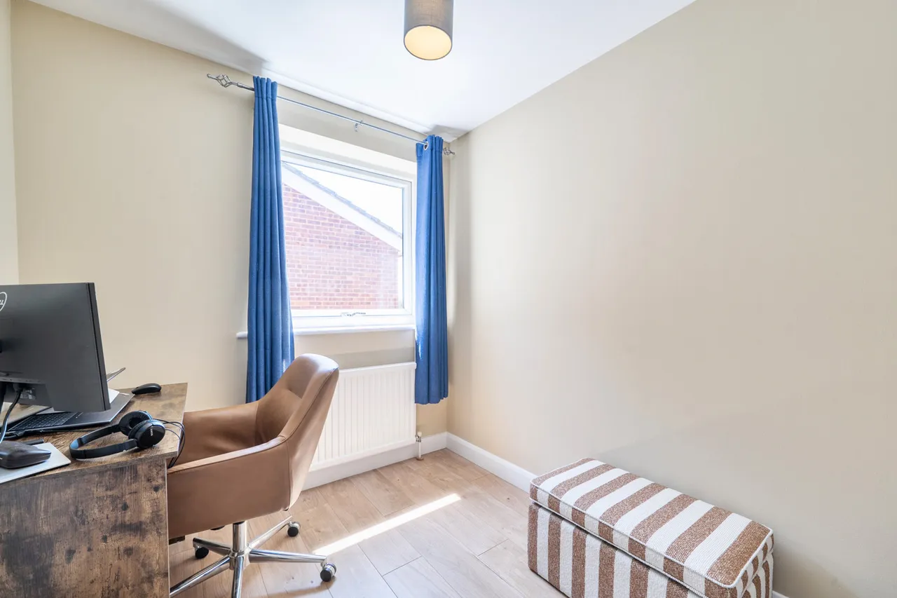 Haslam Close, Ickenham, UB10, photo 8