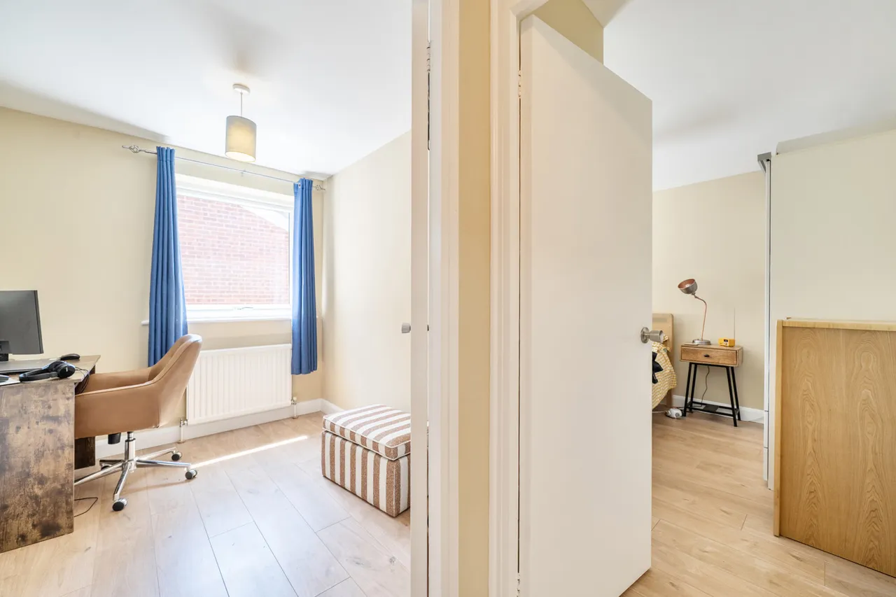 Haslam Close, Ickenham, UB10, photo 11