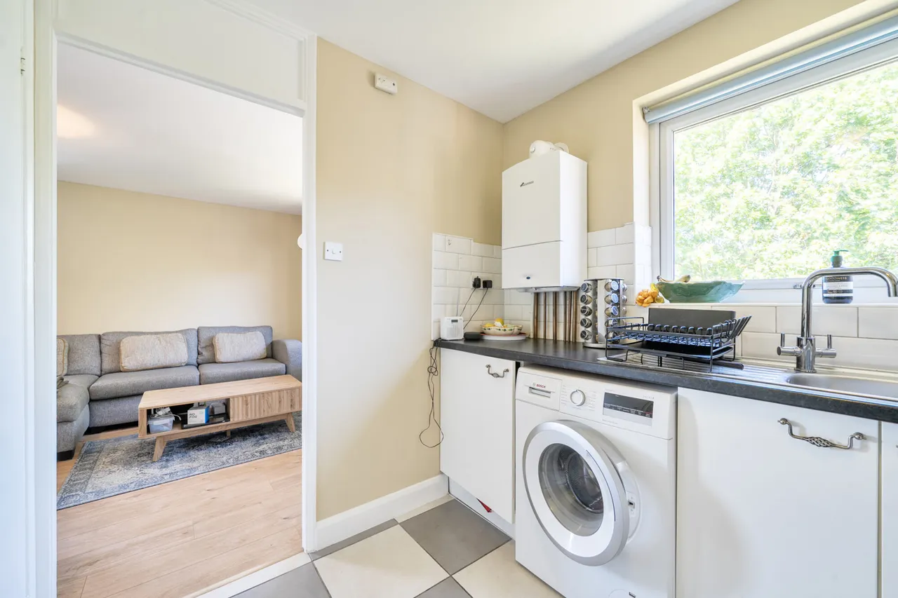 Haslam Close, Ickenham, UB10, photo 15