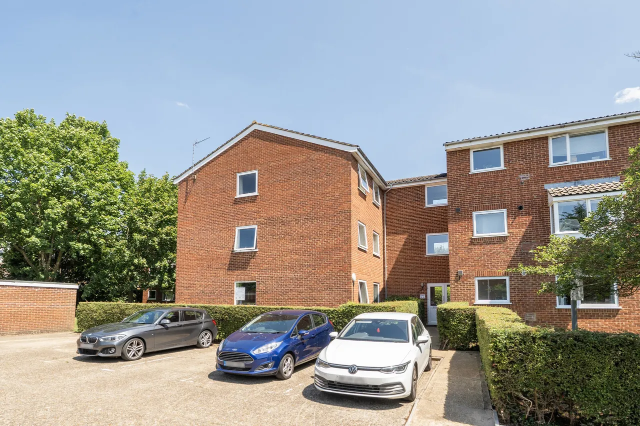 Haslam Close, Ickenham, UB10, photo 17