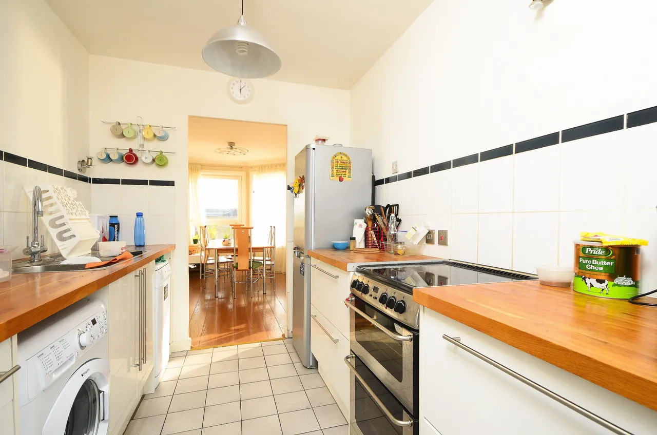 13 Artemis Court, Homer Drive, London, photo 3