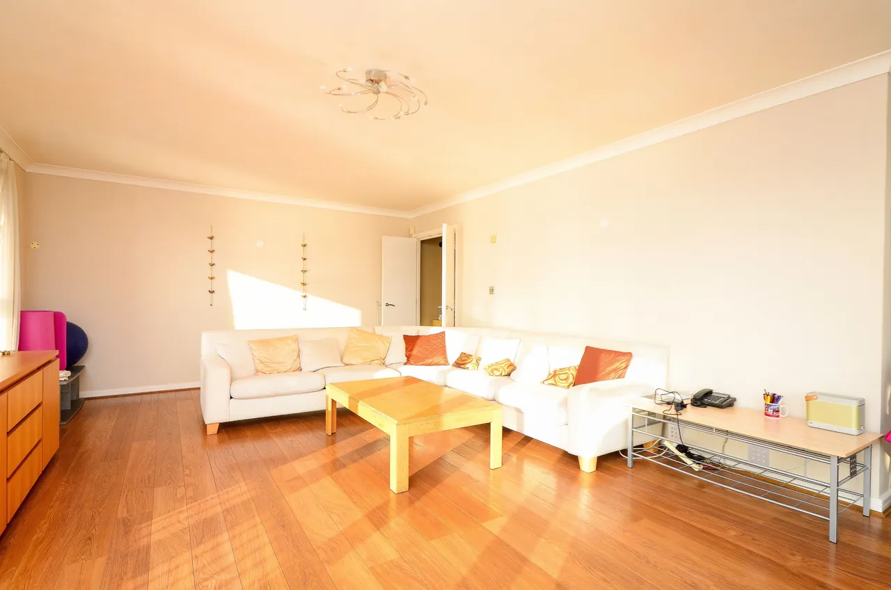 13 Artemis Court, Homer Drive, London, photo 10