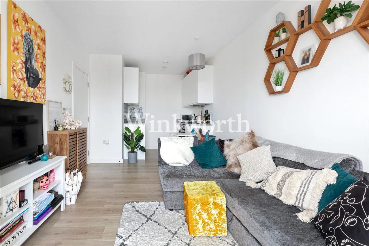 1 bed flat for sale — Apple Tree Road, London, N17